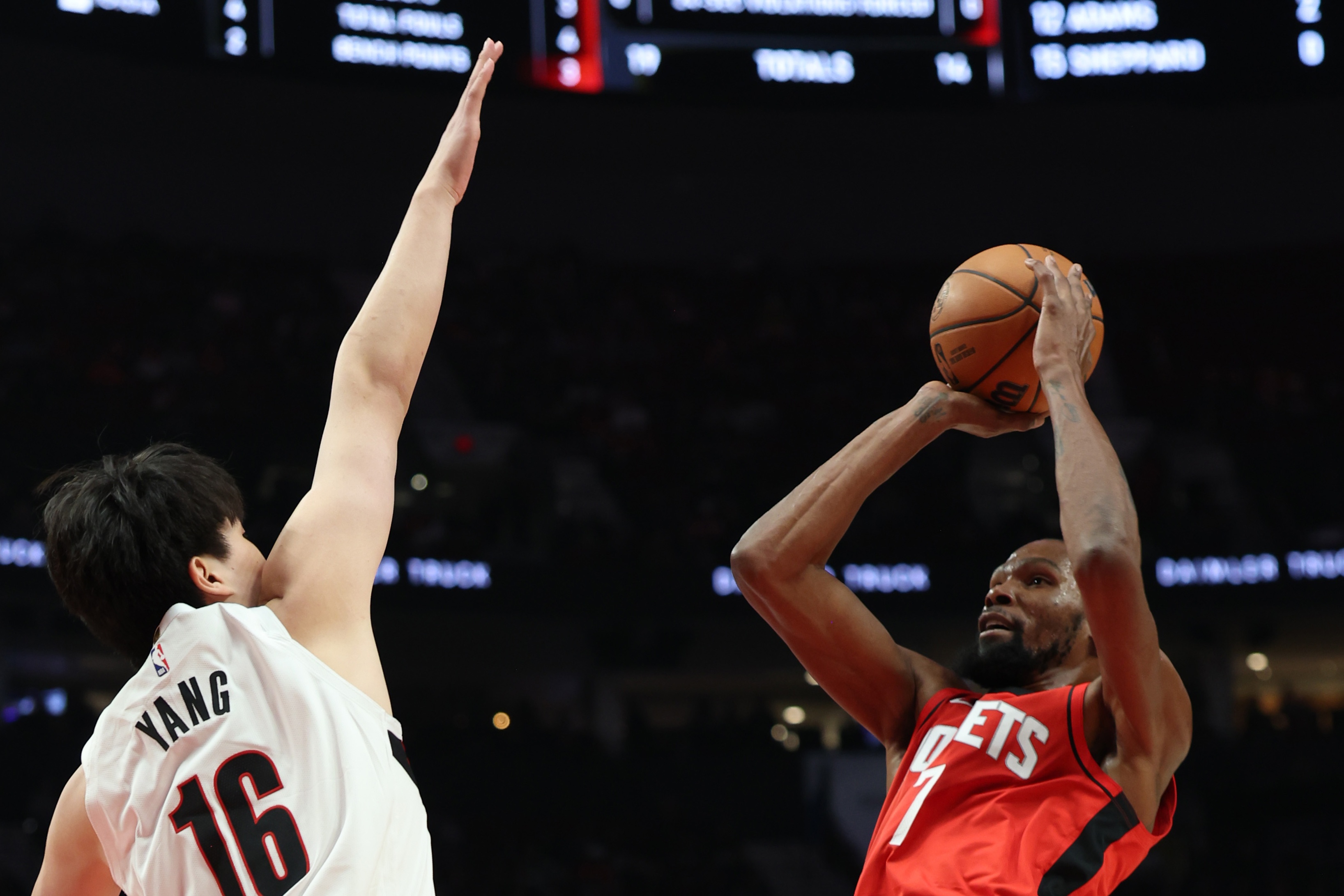 开云kaiyun首页-火箭能否复仇？ESPN预测明日胜率：火箭69.5% 开拓者30.5%