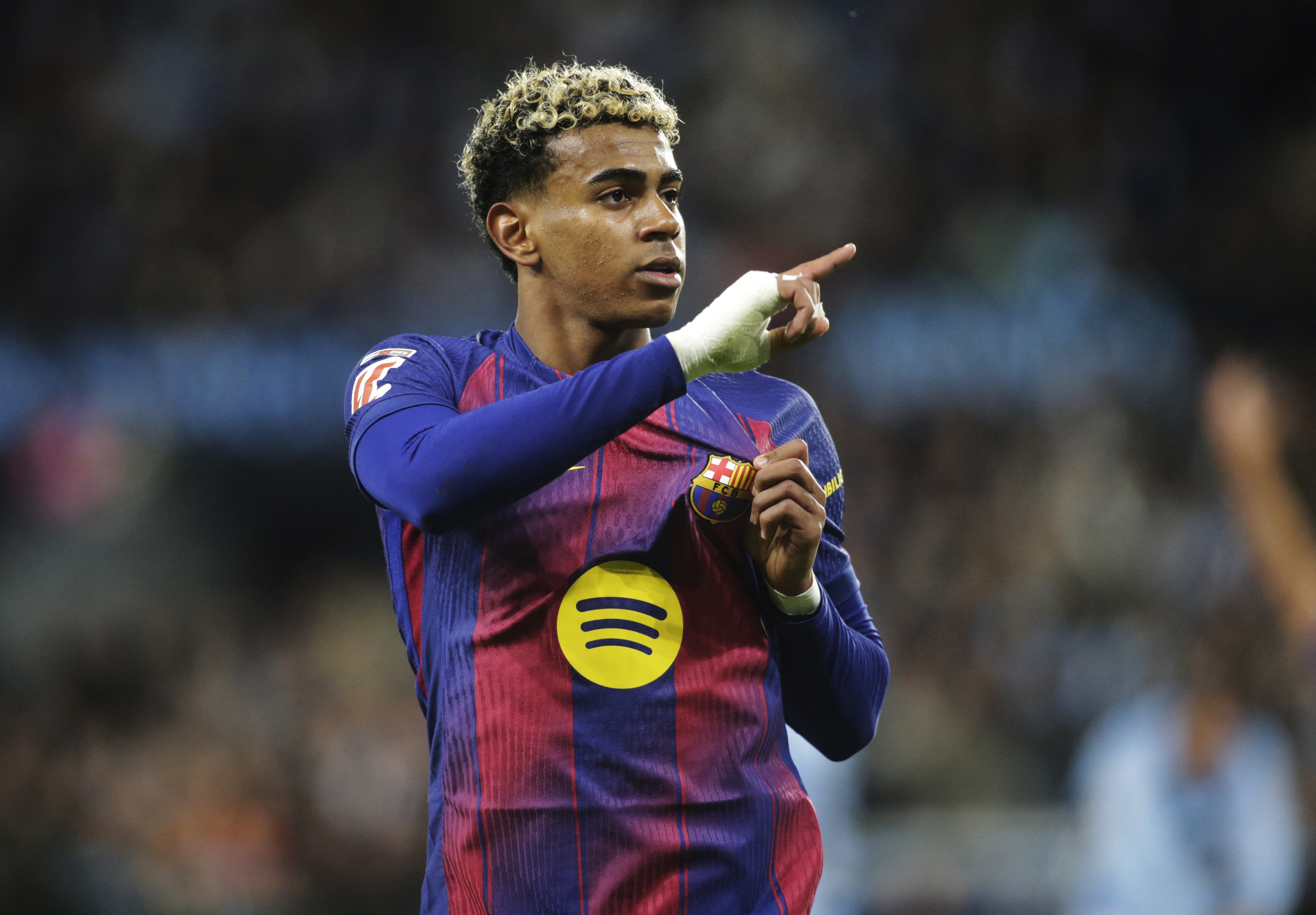 开云kaiyun平台-五大联赛过人榜：亚马尔遥遥领先，多库、姆巴佩、维尼修斯在列