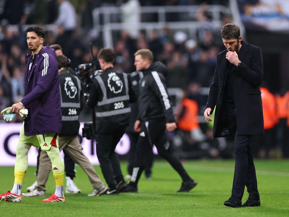 开云kaiyun首页-不装了！卡里克发飙，赛后举动说明一切：曼联球员让他失望透顶